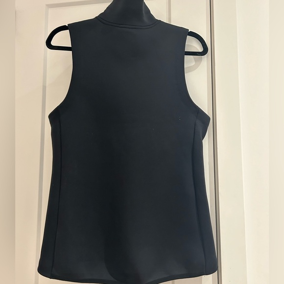 Nike Woman’s DryFit Thermal Vest - Picture 3 of 4